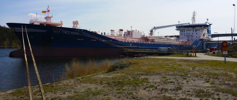 Fartyg i Södertäljes bränslehamn