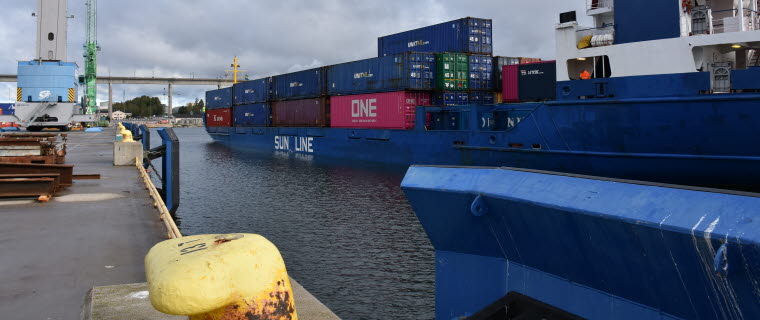 Containerfartyg